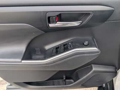 2022 Toyota Highlander, $29495. Photo 10