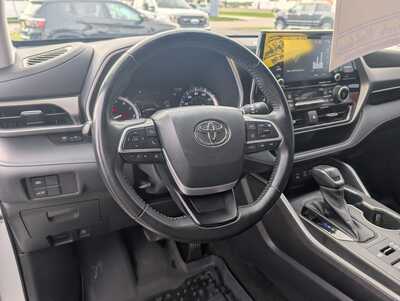 2022 Toyota Highlander, $29495. Photo 12