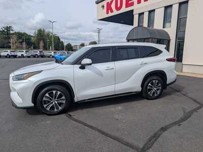 2022 Toyota Highlander, $29495. Photo 5
