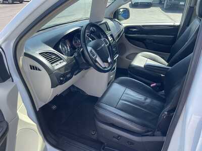 2016 Chrysler Town & Country, $24995. Photo 12