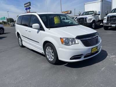 2016 Chrysler Town & Country, $24995. Photo 2