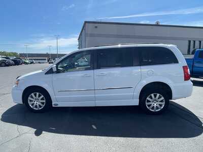 2016 Chrysler Town & Country, $24995. Photo 5