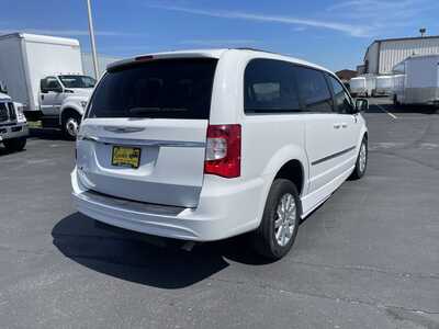 2016 Chrysler Town & Country, $24995. Photo 8
