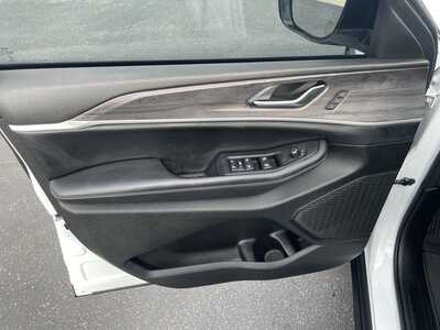 2023 Jeep Grand Cherokee L, $32900. Photo 11