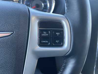 2015 Chrysler Town & Country, $10900. Photo 2