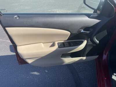 2011 Chrysler 200, $4995. Photo 12