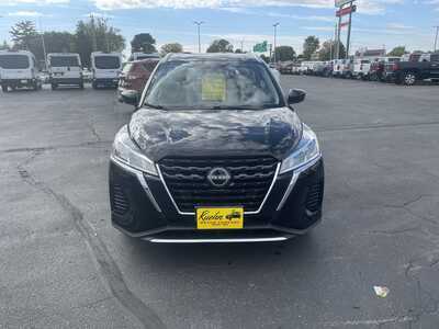 2023 Nissan Kicks, $12997. Photo 3