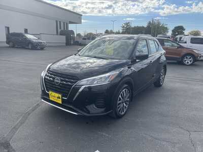 2023 Nissan Kicks, $12997. Photo 4