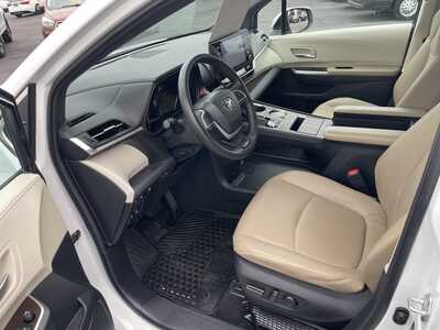 2023 Toyota Sienna, $37977. Photo 12