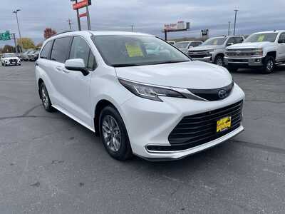 2023 Toyota Sienna, $37977. Photo 2