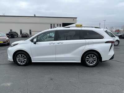 2023 Toyota Sienna, $37977. Photo 5