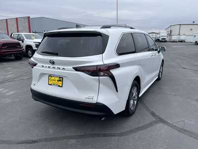 2023 Toyota Sienna, $37977. Photo 8