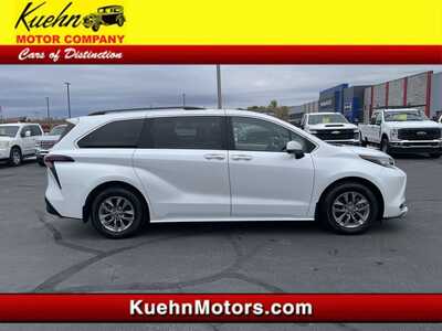2023 Toyota Sienna, $37977. Photo 1
