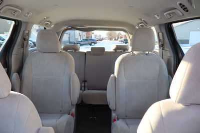 2017 Toyota Sienna, $15995. Photo 8