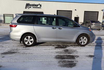 2017 Toyota Sienna, $15995. Photo 10