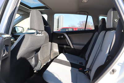 2018 Toyota RAV4, $14995. Photo 6