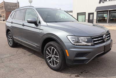 2020 Volkswagen Tiguan, $15995. Photo 2