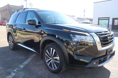 2022 Nissan Pathfinder, $27995. Photo 2