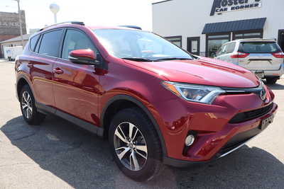 2018 Toyota RAV4, $19995. Photo 2