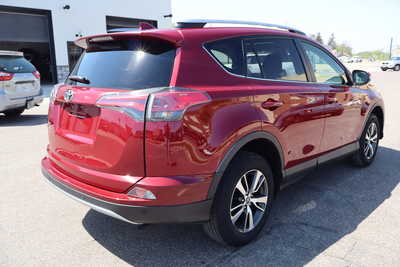 2018 Toyota RAV4, $19995. Photo 3