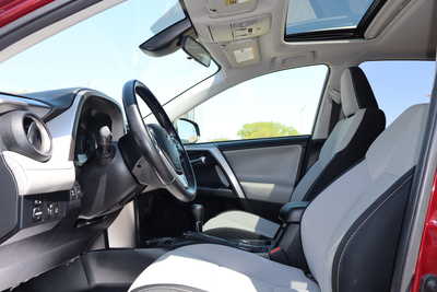 2018 Toyota RAV4, $19995. Photo 5