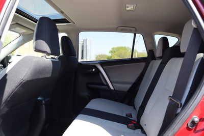 2018 Toyota RAV4, $19995. Photo 6