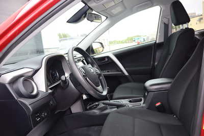 2017 Toyota RAV4, $15995. Photo 5