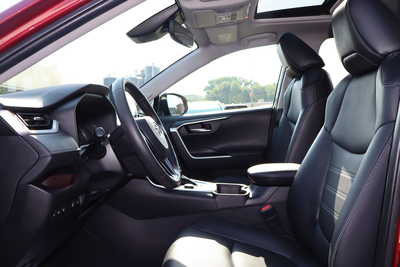2022 Toyota RAV4, $29500. Photo 5