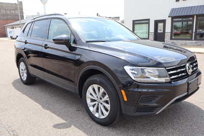2020 Volkswagen Tiguan, $15500. Photo 2