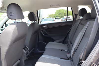 2020 Volkswagen Tiguan, $15500. Photo 6