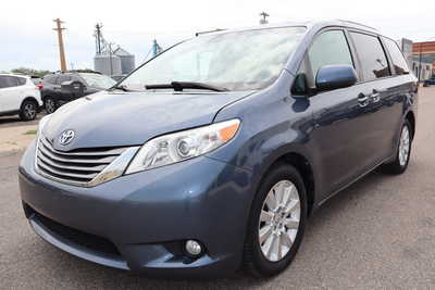 2016 Toyota Sienna, $19995. Photo 1