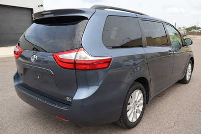 2016 Toyota Sienna, $19995. Photo 3
