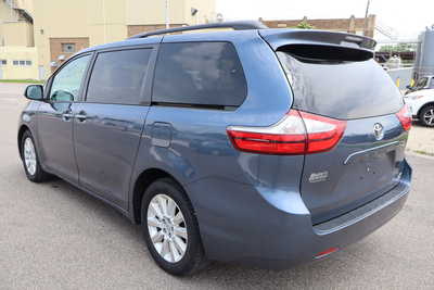 2016 Toyota Sienna, $19995. Photo 4
