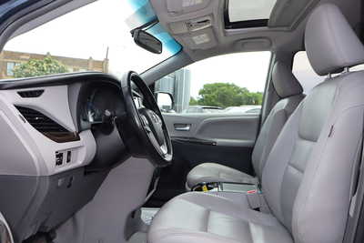 2016 Toyota Sienna, $19995. Photo 5