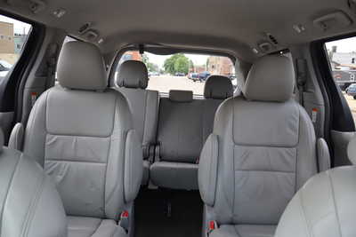 2016 Toyota Sienna, $19995. Photo 6