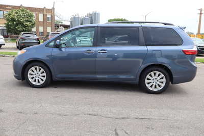 2016 Toyota Sienna, $19995. Photo 7