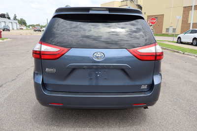 2016 Toyota Sienna, $19995. Photo 9