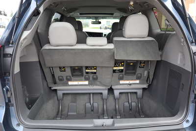 2016 Toyota Sienna, $19995. Photo 10