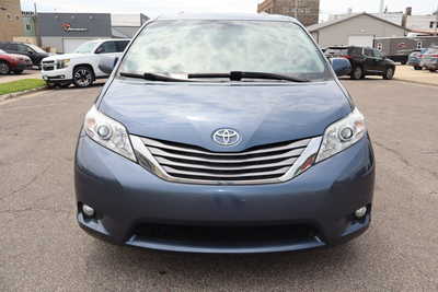 2016 Toyota Sienna, $19995. Photo 11
