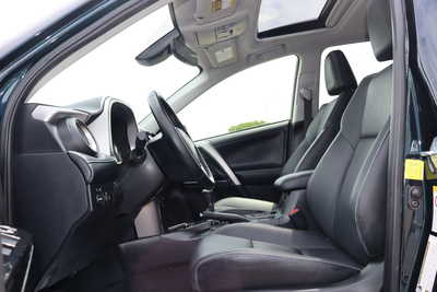 2017 Toyota RAV4, $19500. Photo 5