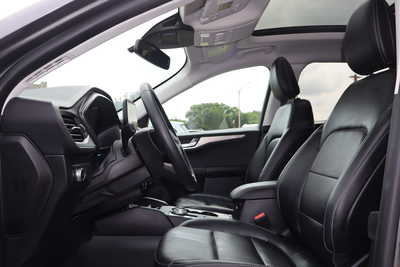 2022 Ford Escape, $19995. Photo 5