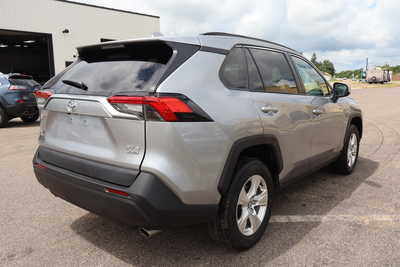2021 Toyota RAV4, $19995. Photo 3