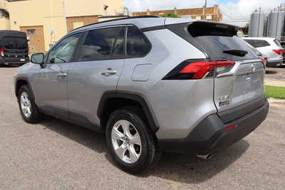 2021 Toyota RAV4, $19995. Photo 4