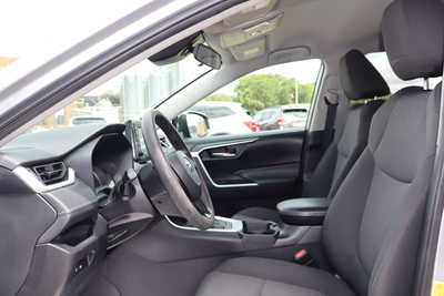 2021 Toyota RAV4, $19995. Photo 5