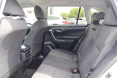 2021 Toyota RAV4, $19995. Photo 6