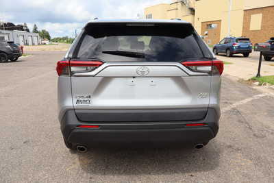 2021 Toyota RAV4, $19995. Photo 11