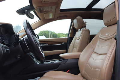2021 Cadillac XT5, $22500. Photo 5