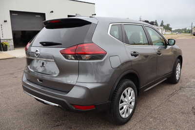 2018 Nissan Rogue, $12900. Photo 3