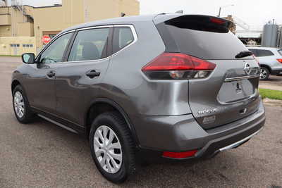 2018 Nissan Rogue, $12900. Photo 4