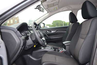 2018 Nissan Rogue, $12900. Photo 5